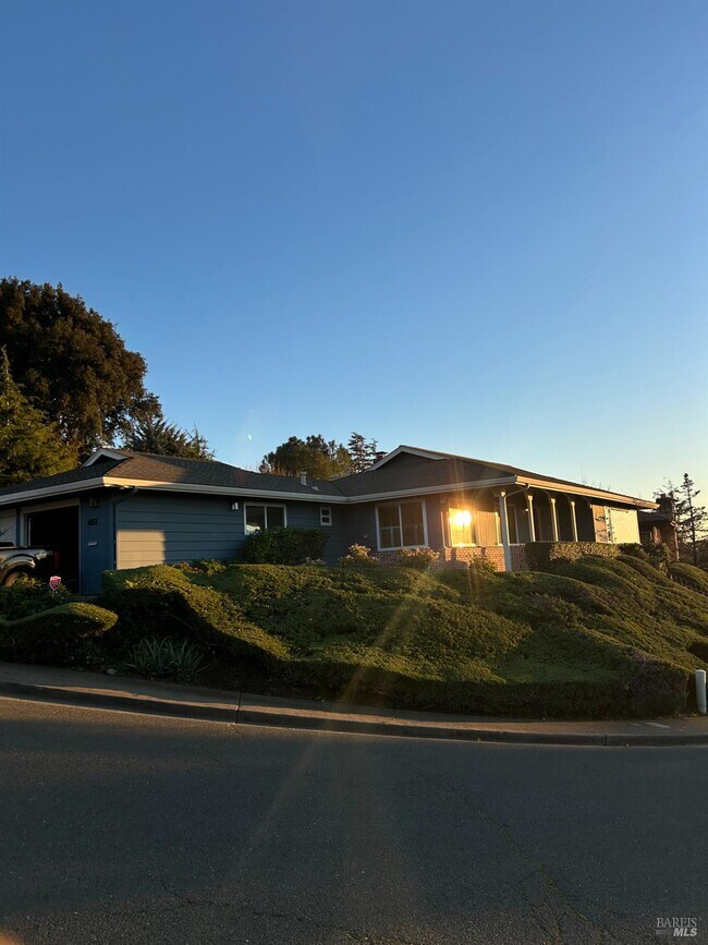 Building Photo - 453 Clark Dr