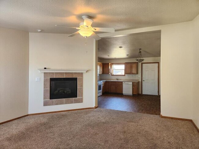 Building Photo - 604 School House Dr