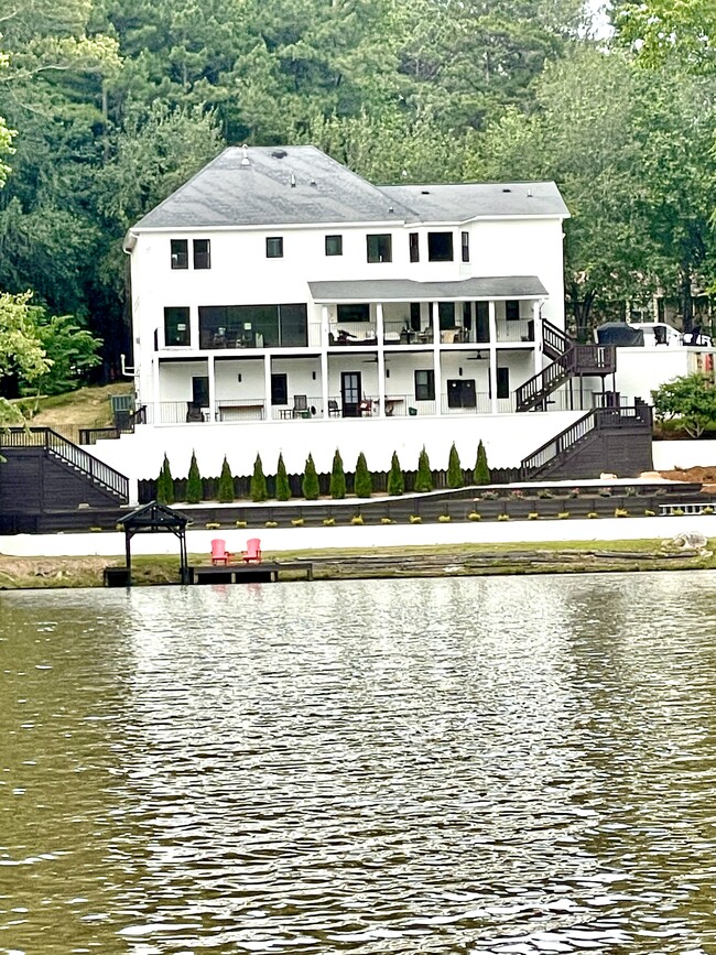Building Photo - 200 Old Mill Ct