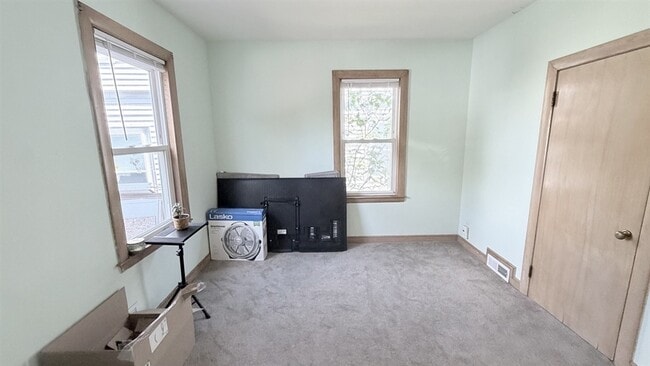 Building Photo - 131 Rindge Ave