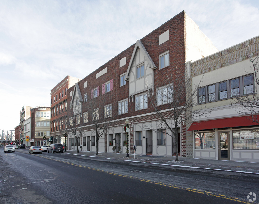 Primary Photo - 44-50 N Main St