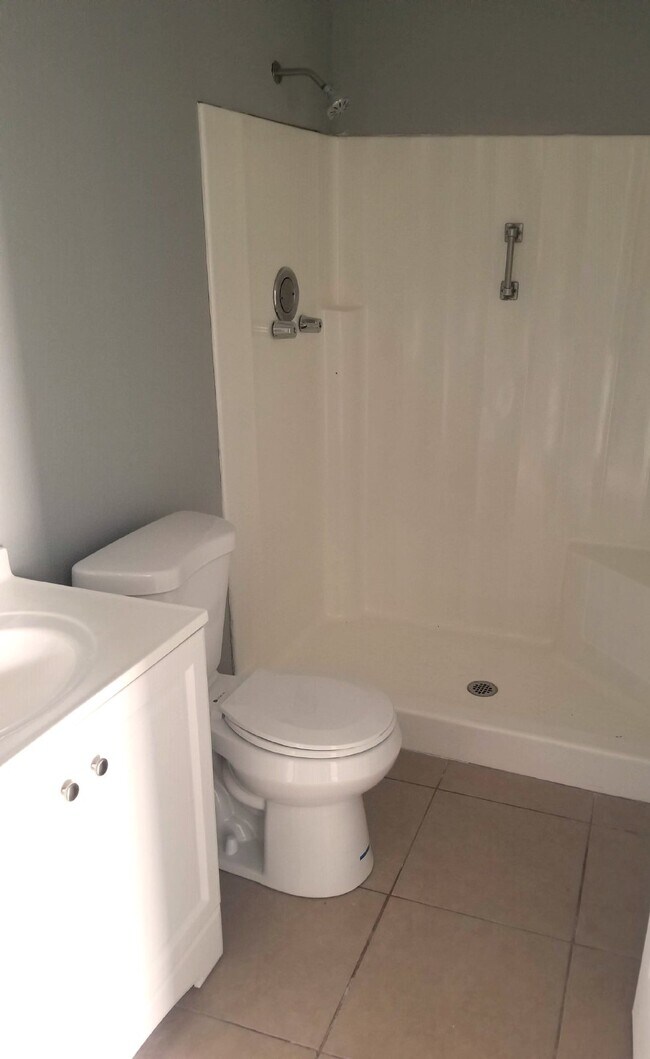 Foto del edificio - AWESOME 1 BEDROOM AND 1 BATHROOM FOR LEASE