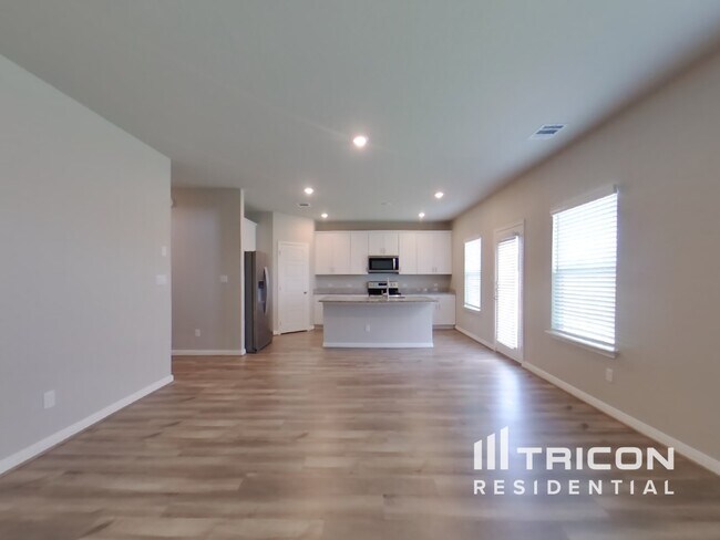 Foto del edificio - 13605 Paxton Blvd