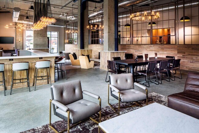 Salón de la primera planta - 80 E Milton Ave