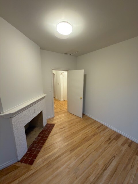 Photo du bâtiment - 582 King Edward Av W