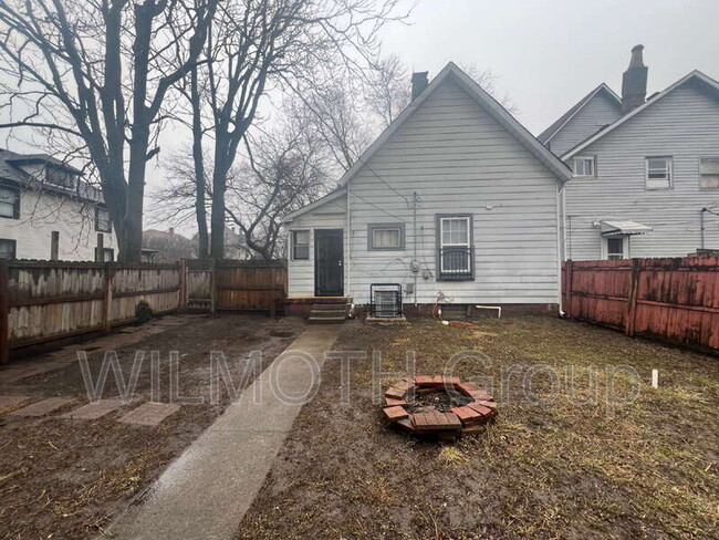 Building Photo - 2509 E 10th St