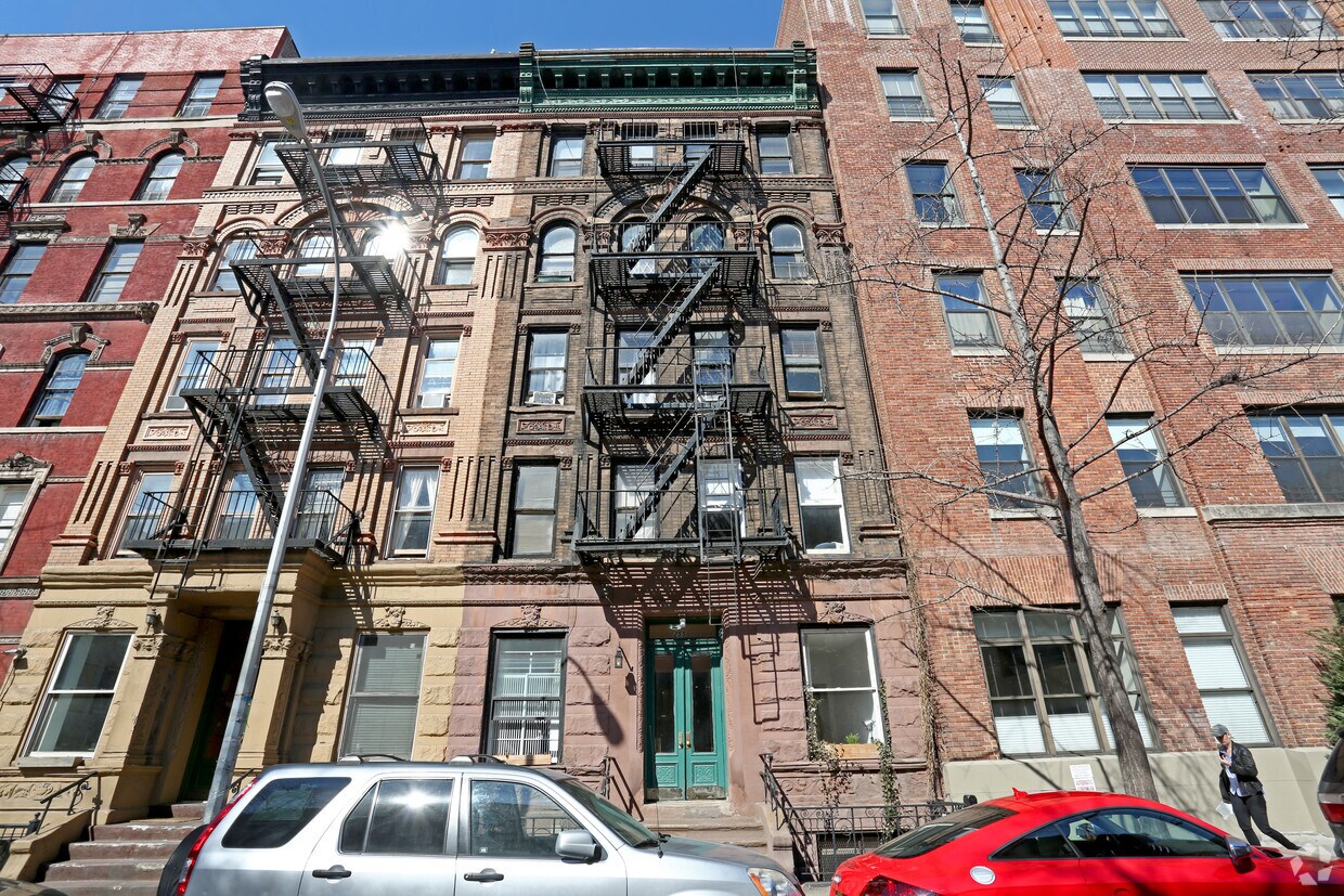 Building Photo - 255 W 12th St