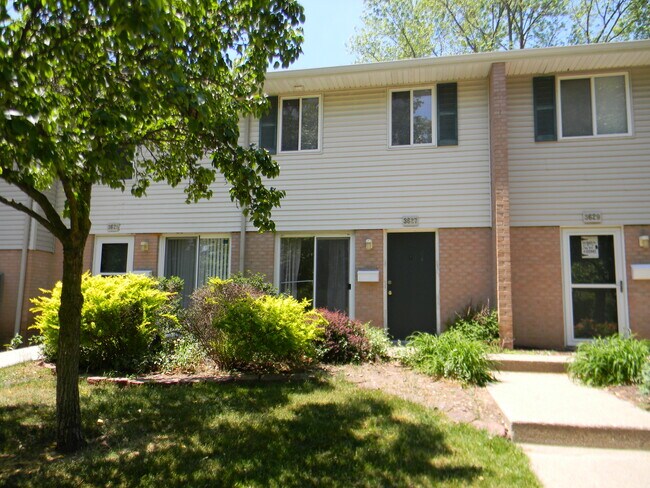 Frente - 3627 Kenbrooke Ct