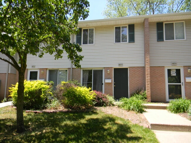 Front - 3627 Kenbrooke Ct
