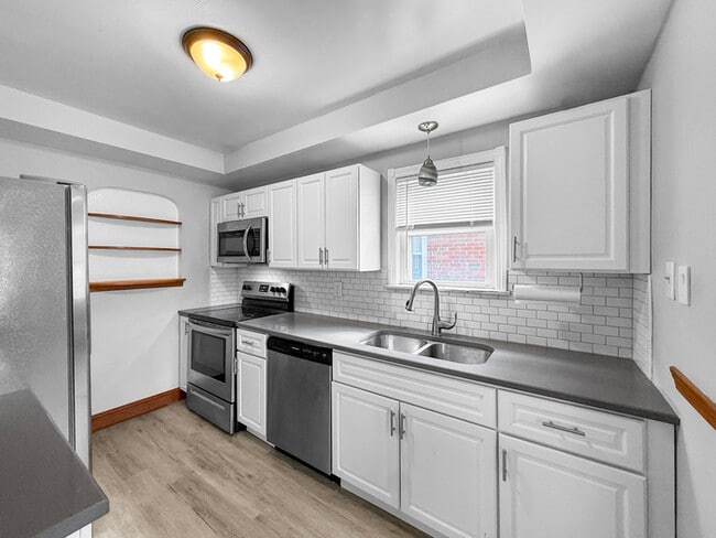 Building Photo - Charming 4 beds 2 baths in South Euclid!