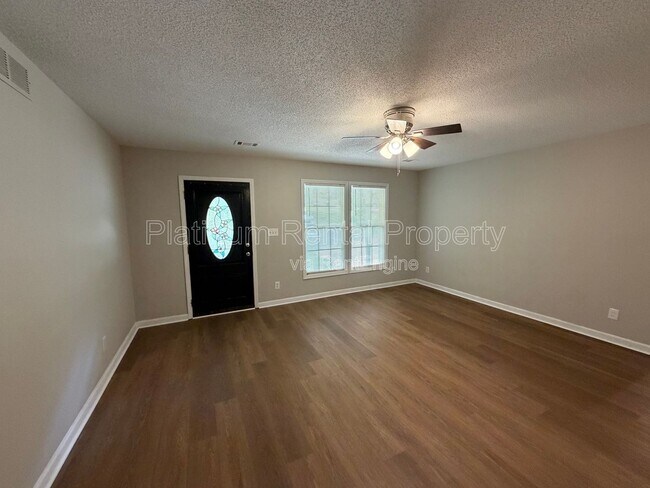 Foto del edificio - 209 Briarwood Dr