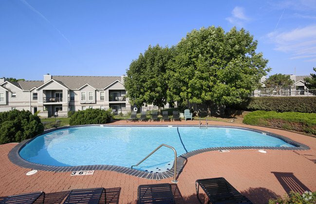 Hawthorne Apartments - Leawood, KS | Apartments.com