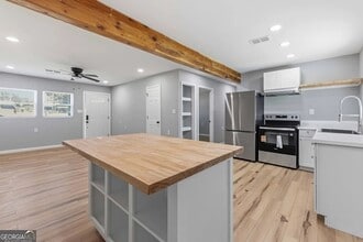 Building Photo - 1501 18th Ave