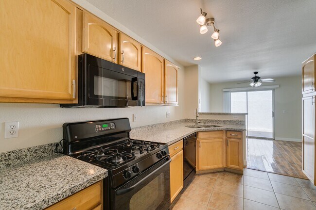 Foto del edificio - 3 Bedroom 2.5 Bathroom Townhouse in Henderson.