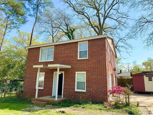 Building Photo - 317 Oakview Square