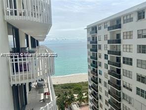 Foto principal - 6061 Collins Ave