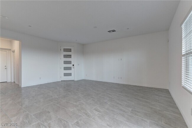 Building Photo - 600 Carriage Hill Dr