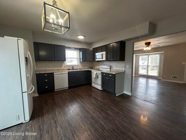 Foto del edificio - 5510 Baywood Dr