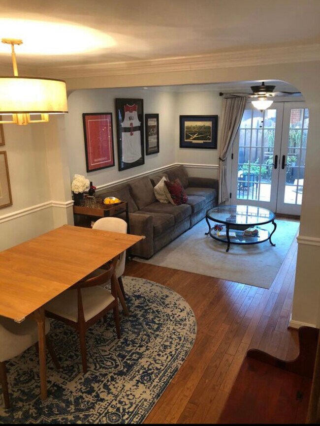 Building Photo - 630 S Columbus St