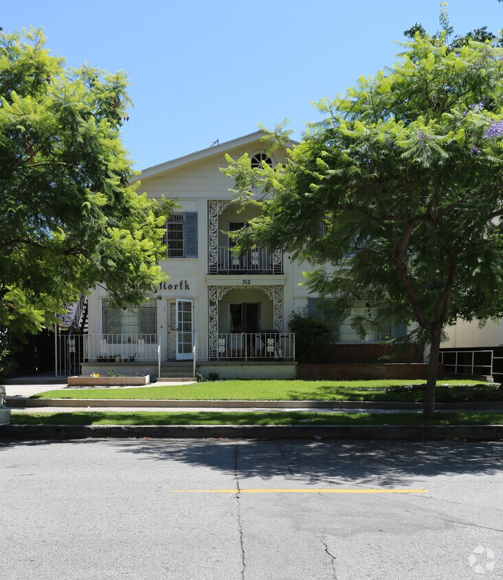 Foto principal - 512 N Louise St
