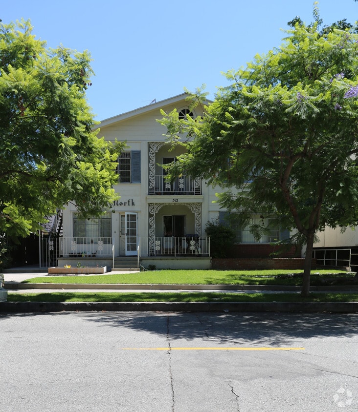 Primary Photo - 512 N Louise St