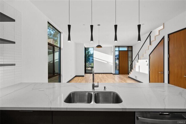 Foto del edificio - 922 W Clark Ave