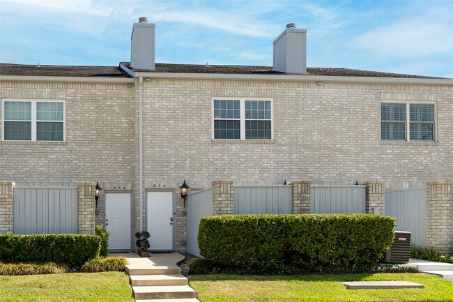 Building Photo - 346 Wilcrest Dr