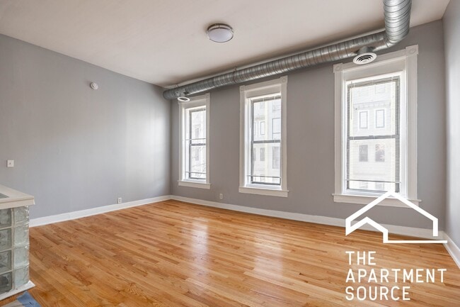Building Photo - 1877 N Milwaukee Ave