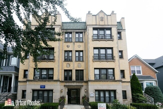 Building Photo - 4738 N Hermitage Ave