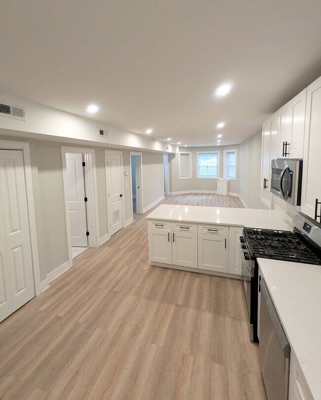 Foto del edificio - 2850 N Avers Ave