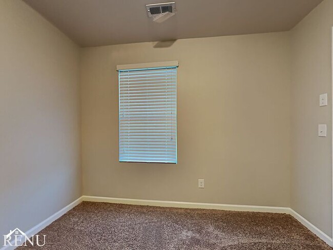 Building Photo - 330 Reed Way