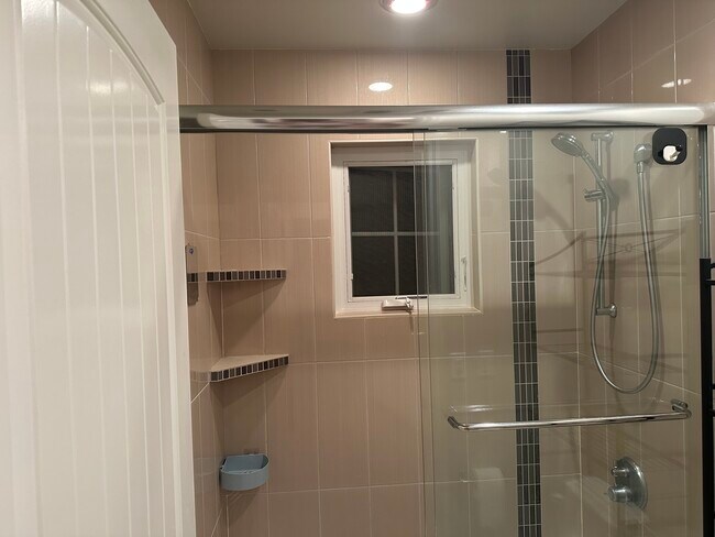 Building Photo - 410 Alger Dr