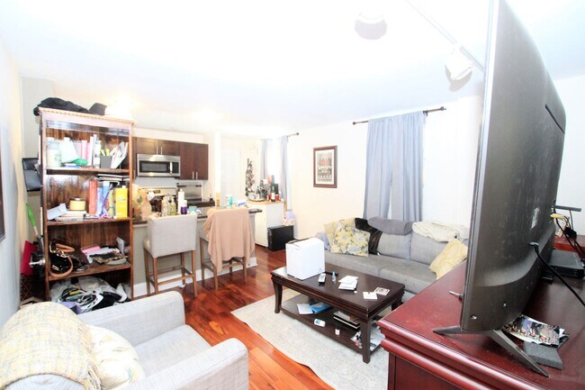 Foto del edificio - 2109 Spring Garden St