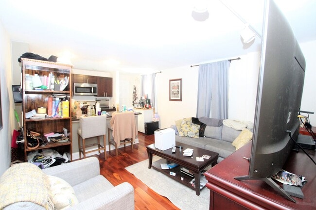 Building Photo - 2109 Spring Garden St