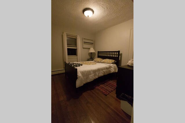 Building Photo - 327 Williams St