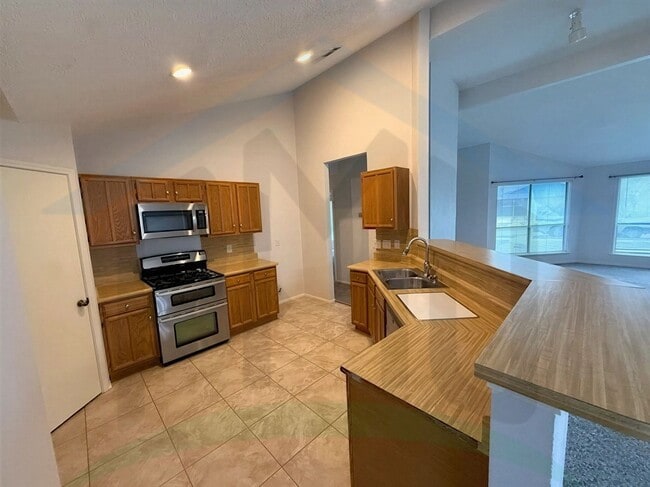 Building Photo - 322 Quail Hollow Dr