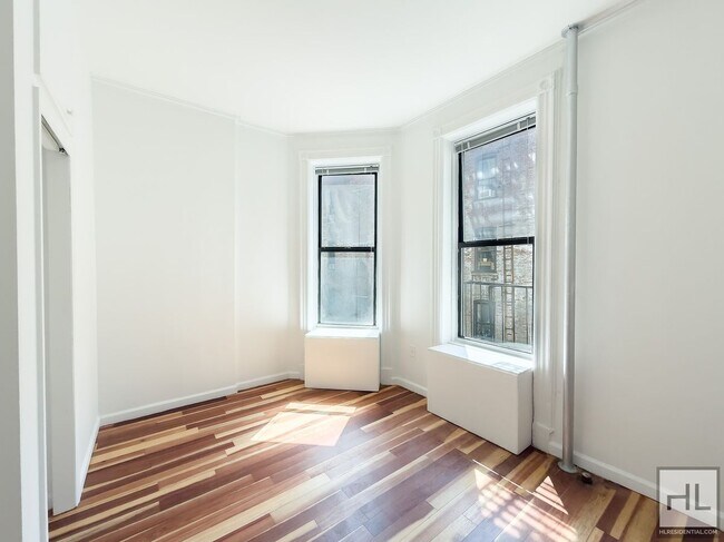Foto del edificio - Massive Fort Greene 3-Bed 1-Bath / In Unit...