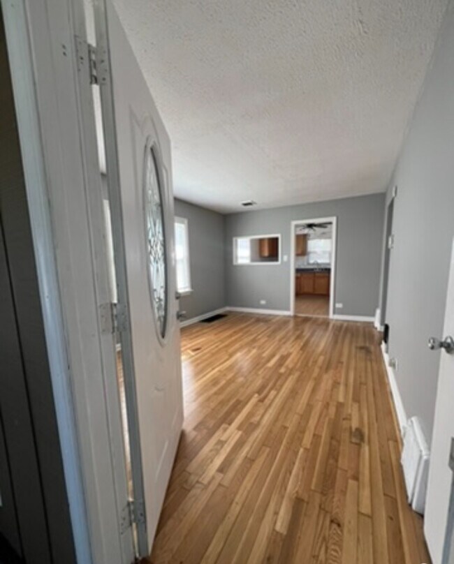 Foto del edificio - 13712 S Wentworth Ave
