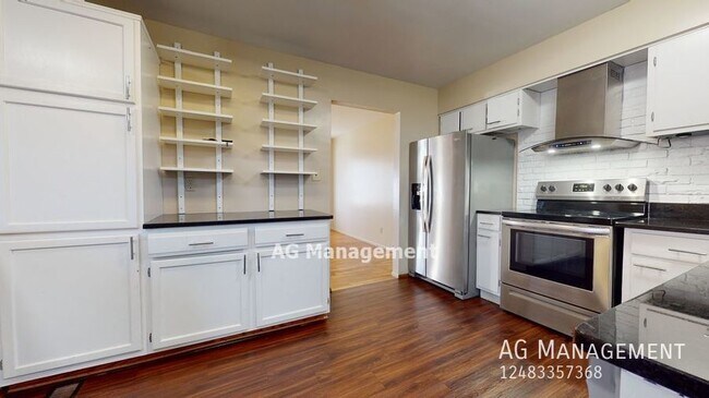 Foto del edificio - 12855 Ray Dr - Gorgeous N Warren 3Bed/2Bath