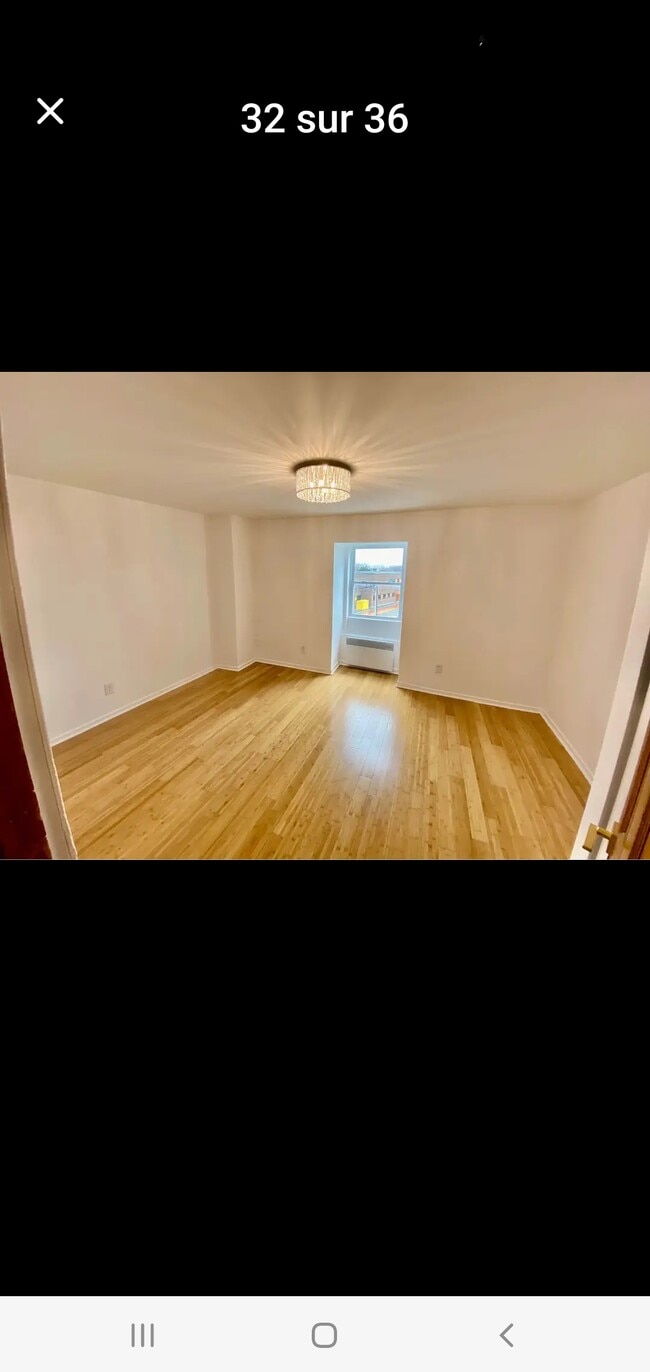 Building Photo - 3574 Rue Notre-Dame