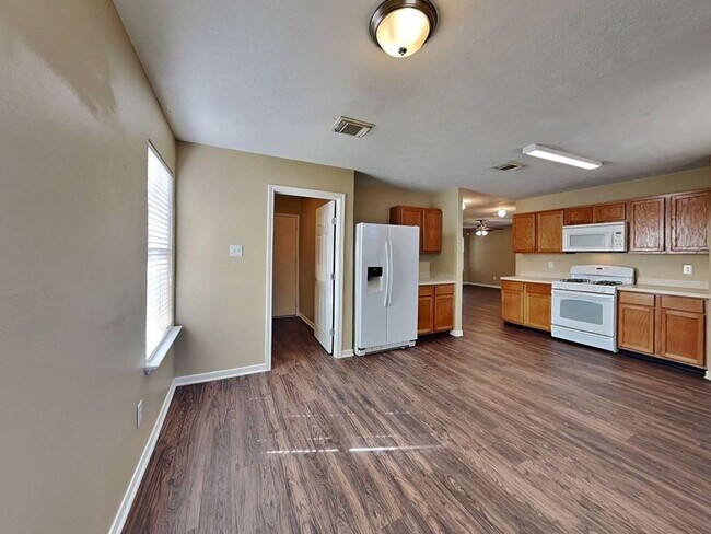 Foto del edificio - 8002 Ginger Park Dr