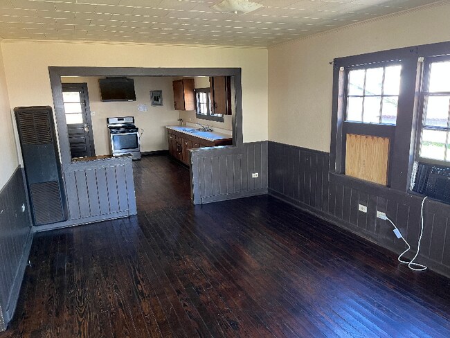 Building Photo - 524 Sofas St