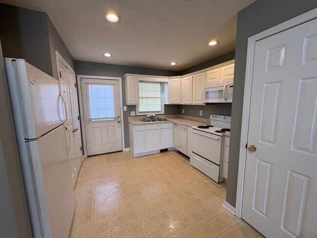 Building Photo - 2905 Raintree Dr