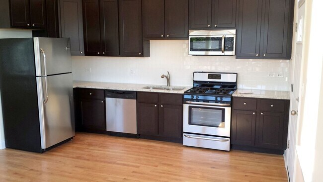 Foto del edificio - 2645 N Fairfield Ave