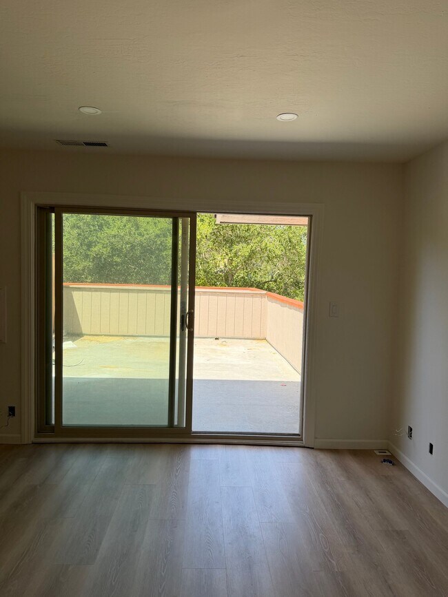 Foto del edificio - 2038 Ascot Dr