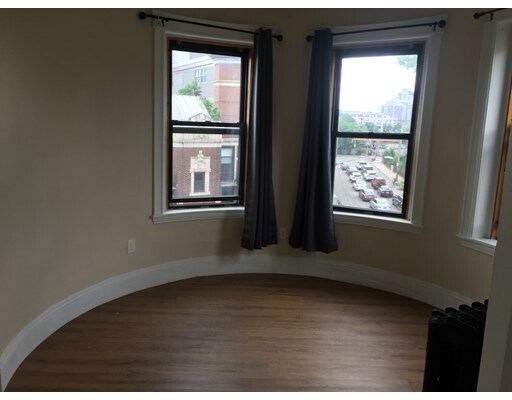 Building Photo - 518 Park Dr