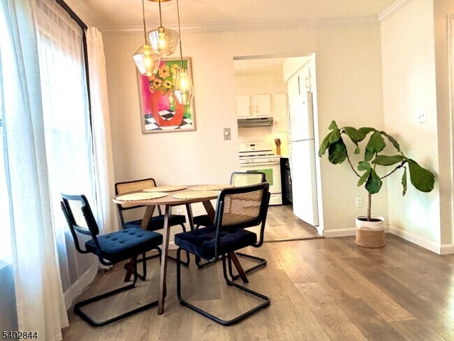 Foto del edificio - 702 Pinehurst Ct