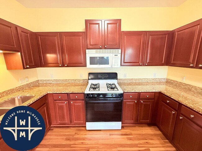 Foto del edificio - 6330 W Greenfield Ave