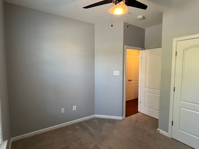 Foto del edificio - 2703 Osprey Way N