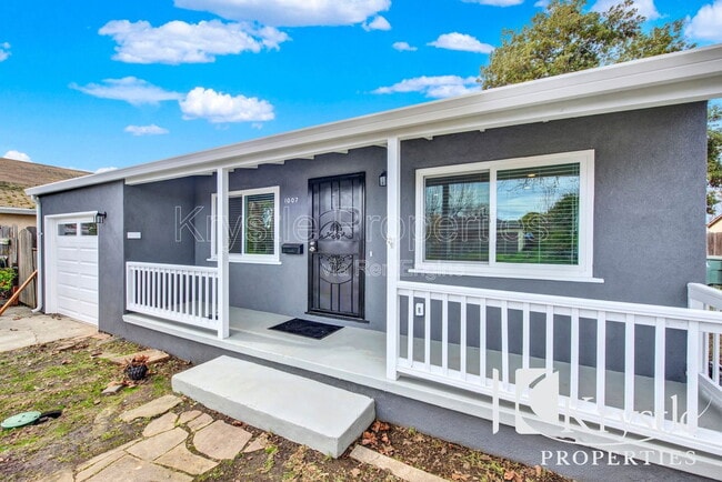 Building Photo - 1007 Maple Ave